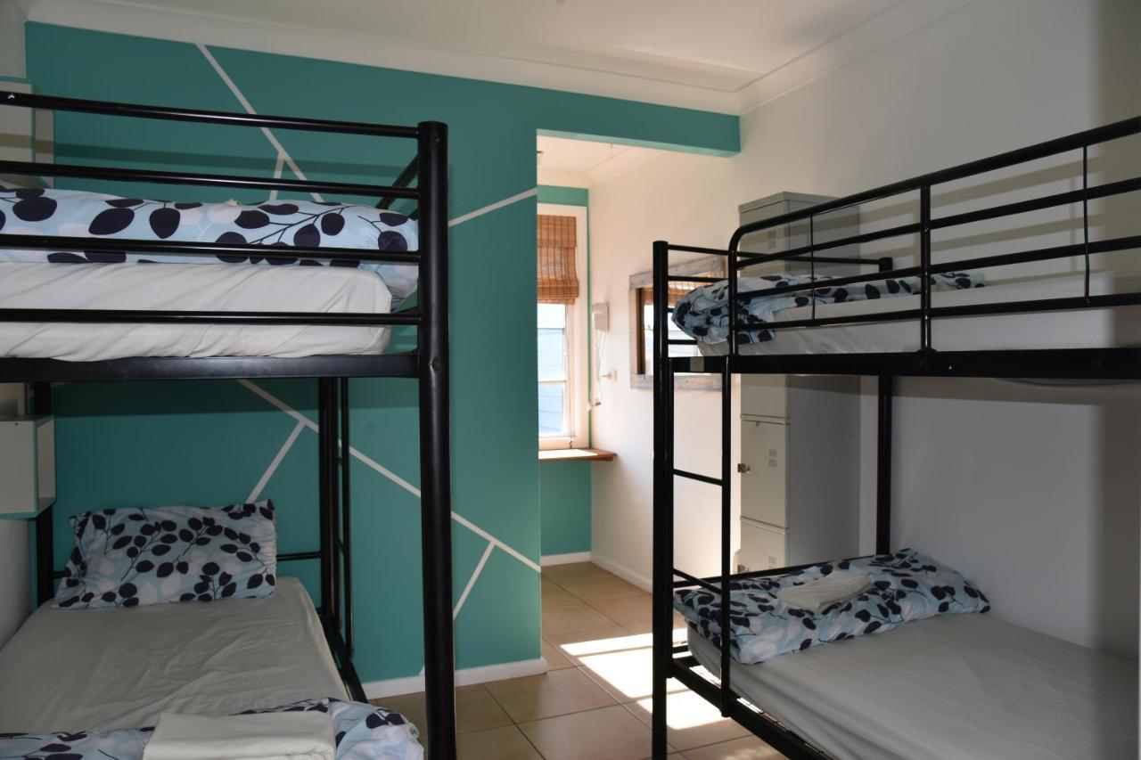 Хостел Ozzie Pozzie Backpackers Порт-Маккуори Экстерьер фото