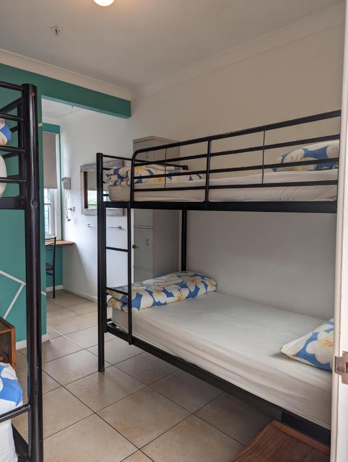 Хостел Ozzie Pozzie Backpackers Порт-Маккуори Экстерьер фото