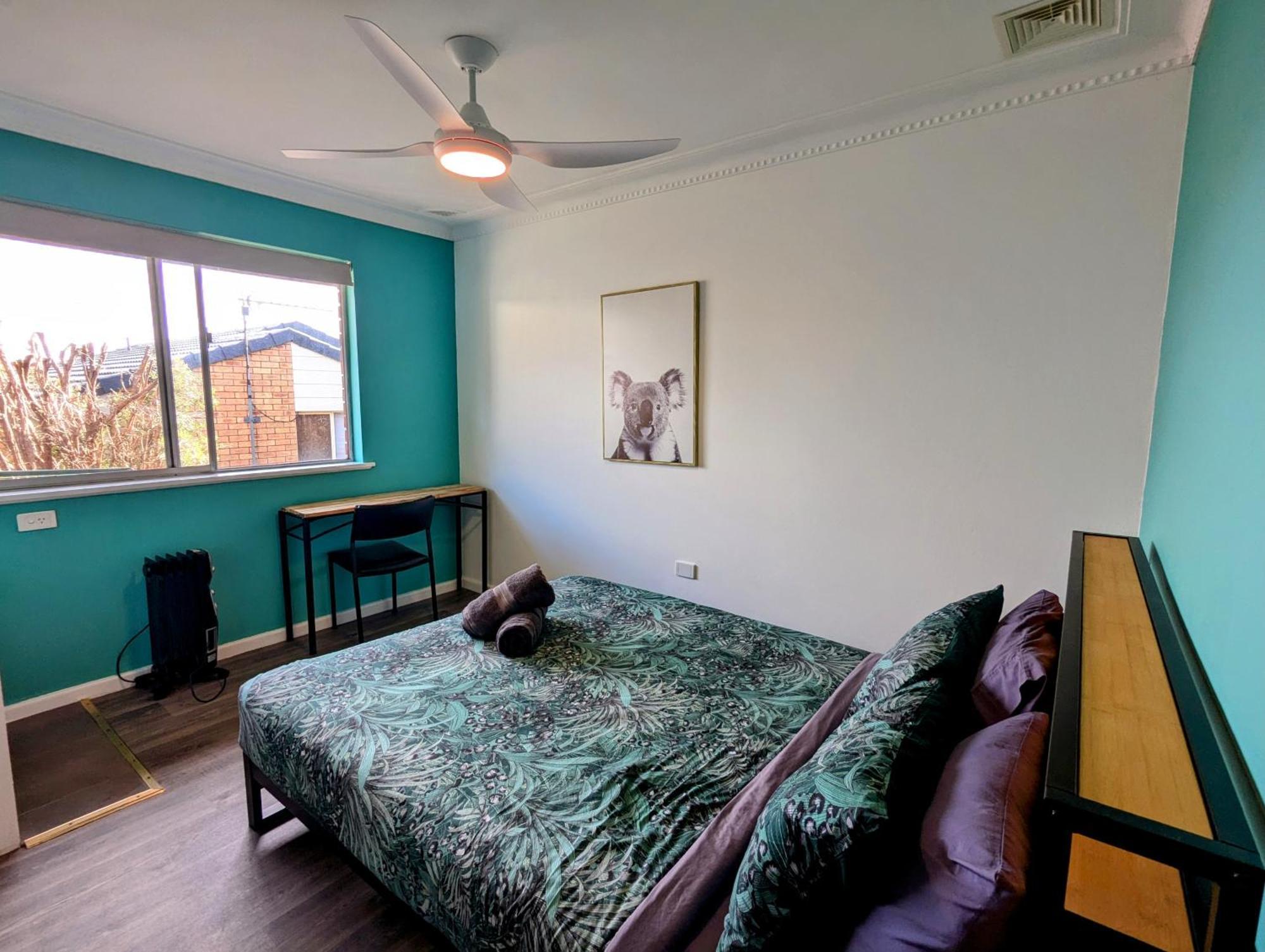 Хостел Ozzie Pozzie Backpackers Порт-Маккуори Экстерьер фото