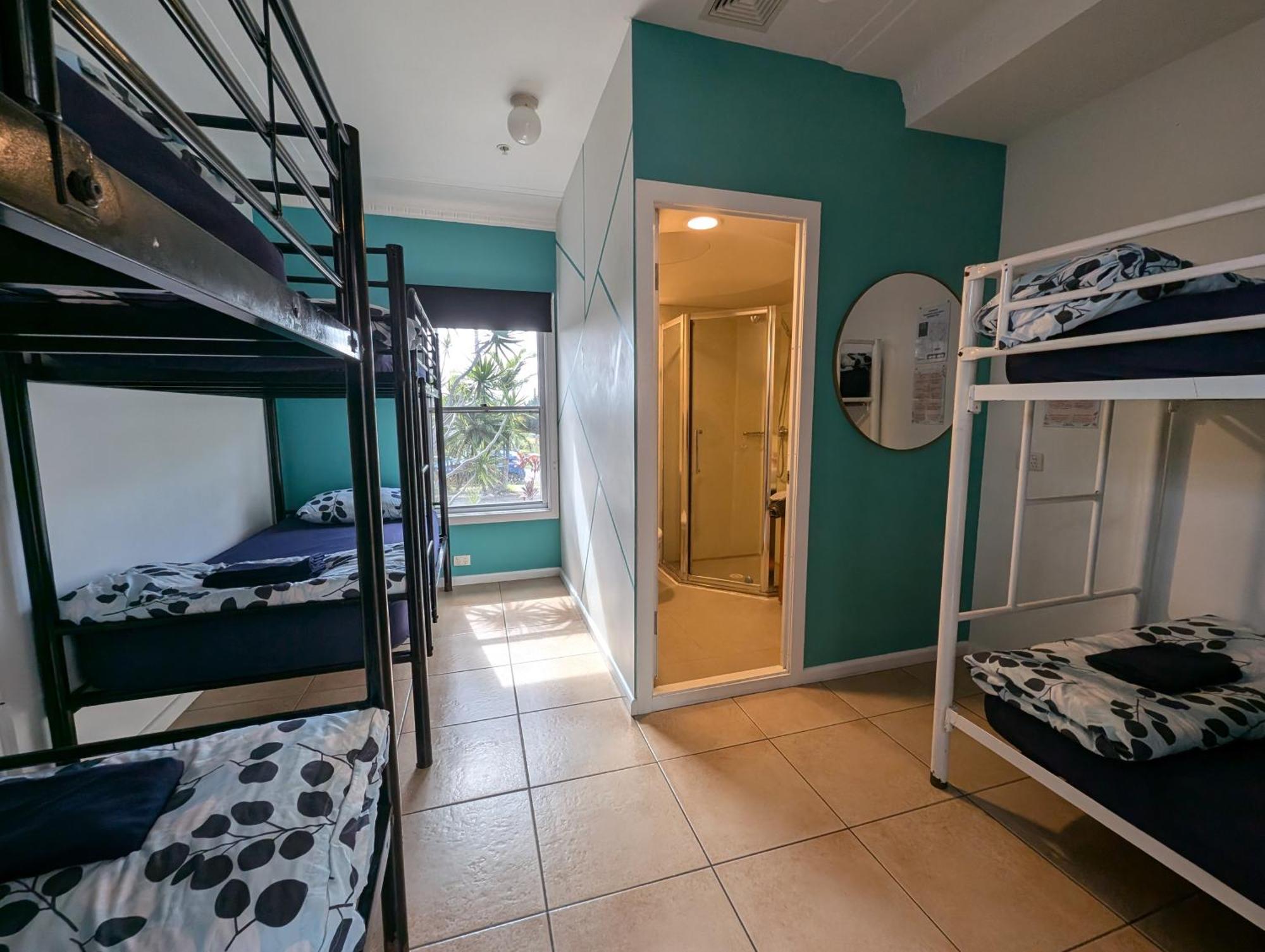 Хостел Ozzie Pozzie Backpackers Порт-Маккуори Экстерьер фото